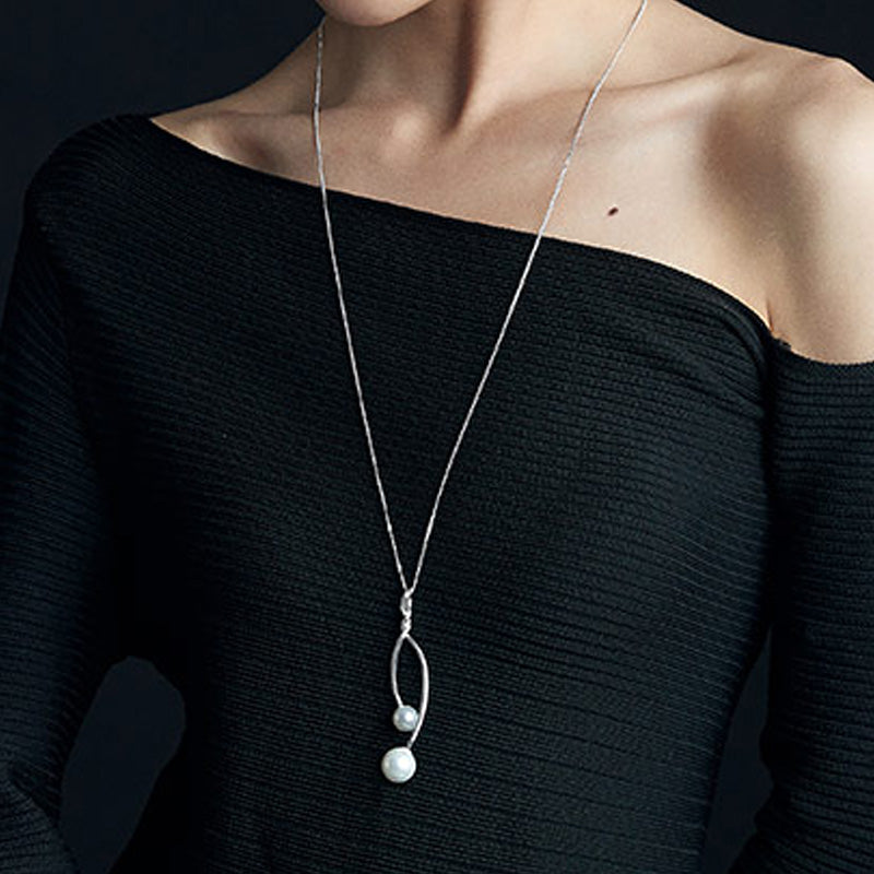 Elegante Damenkette aus S925 Silber in Weißgold mit asymmetrischem Perlenanhänger, Gesamtlänge 85,5 cm, perfekter Schmuck für Frauen.