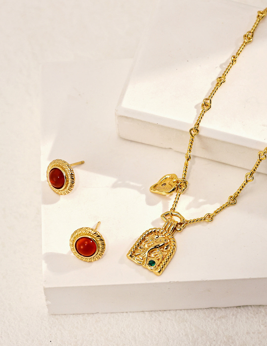 925er Silber Ohrstecker mit Rotem Achat